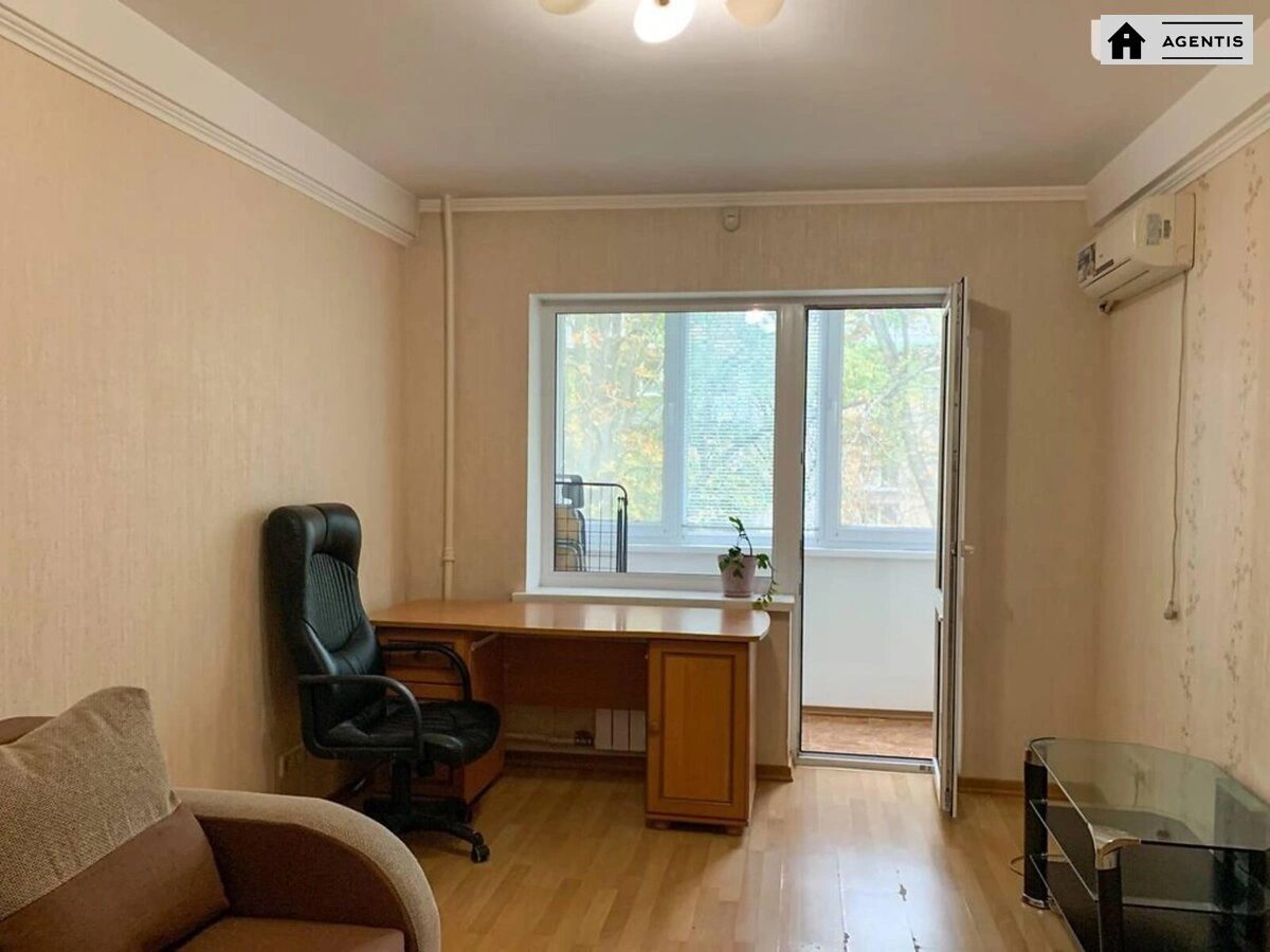 Apartment for rent 1 room, 29 m², 4th fl./5 floors. 17, Geroyiv Sevastopolya 17, Kyiv. 