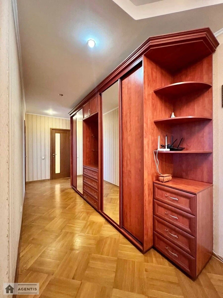 Сдам квартиру 2 комнаты, 80 m², 8 эт./14 этажей. 130, Голосеевский 130, Киев. 