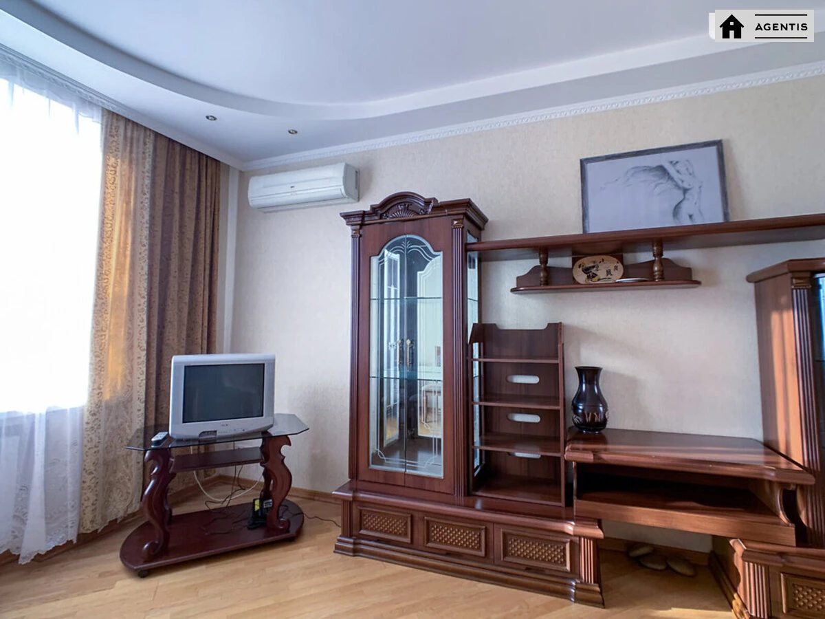 Apartment for rent 2 rooms, 55 m², 4th fl./5 floors. 57, Valeriya Lobanovskoho prosp. Chervonozoryanyy, Kyiv. 