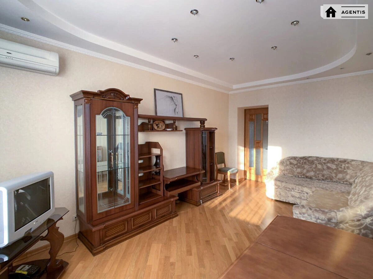 Apartment for rent 2 rooms, 55 m², 4th fl./5 floors. 57, Valeriya Lobanovskoho prosp. Chervonozoryanyy, Kyiv. 