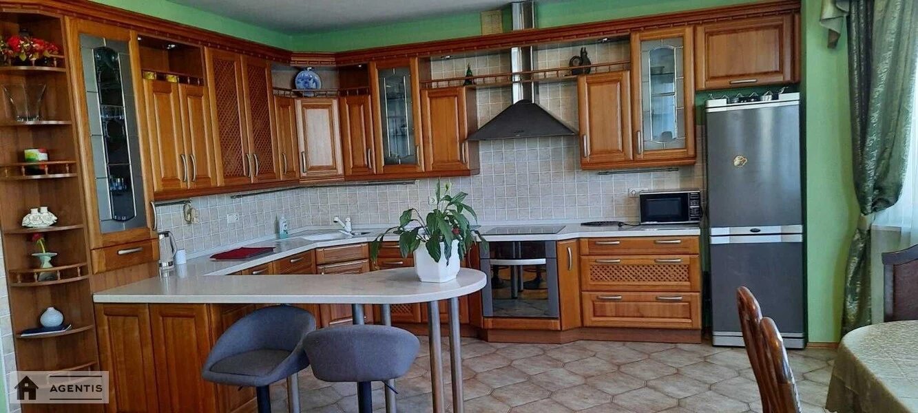 Сдам квартиру 3 комнаты, 153 m², 6 эт./10 этажей. 8, Деревлянська вул. (Якіра), Киев. 