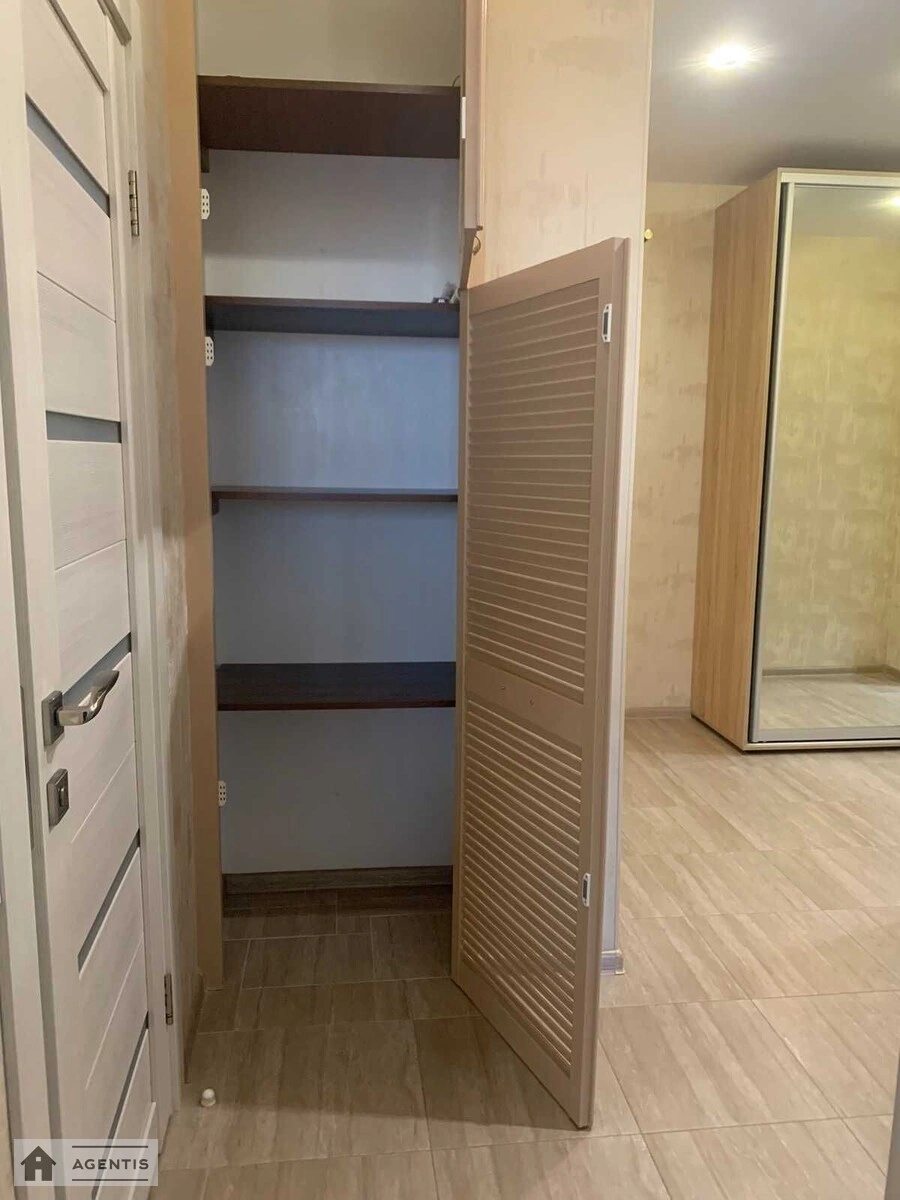 Сдам квартиру 2 комнаты, 66 m², 9 эт./11 этажей. 1, Садова , Петропавловская  Борщаговка. 