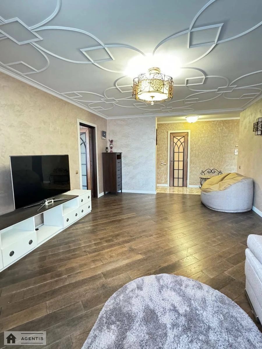 Сдам квартиру 3 комнаты, 90 m², 6 эт./26 этажей. 41, Верховинная 41, Киев. 