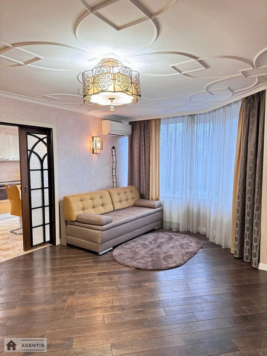 Сдам квартиру 3 комнаты, 90 m², 6 эт./26 этажей. 41, Верховинная 41, Киев. 