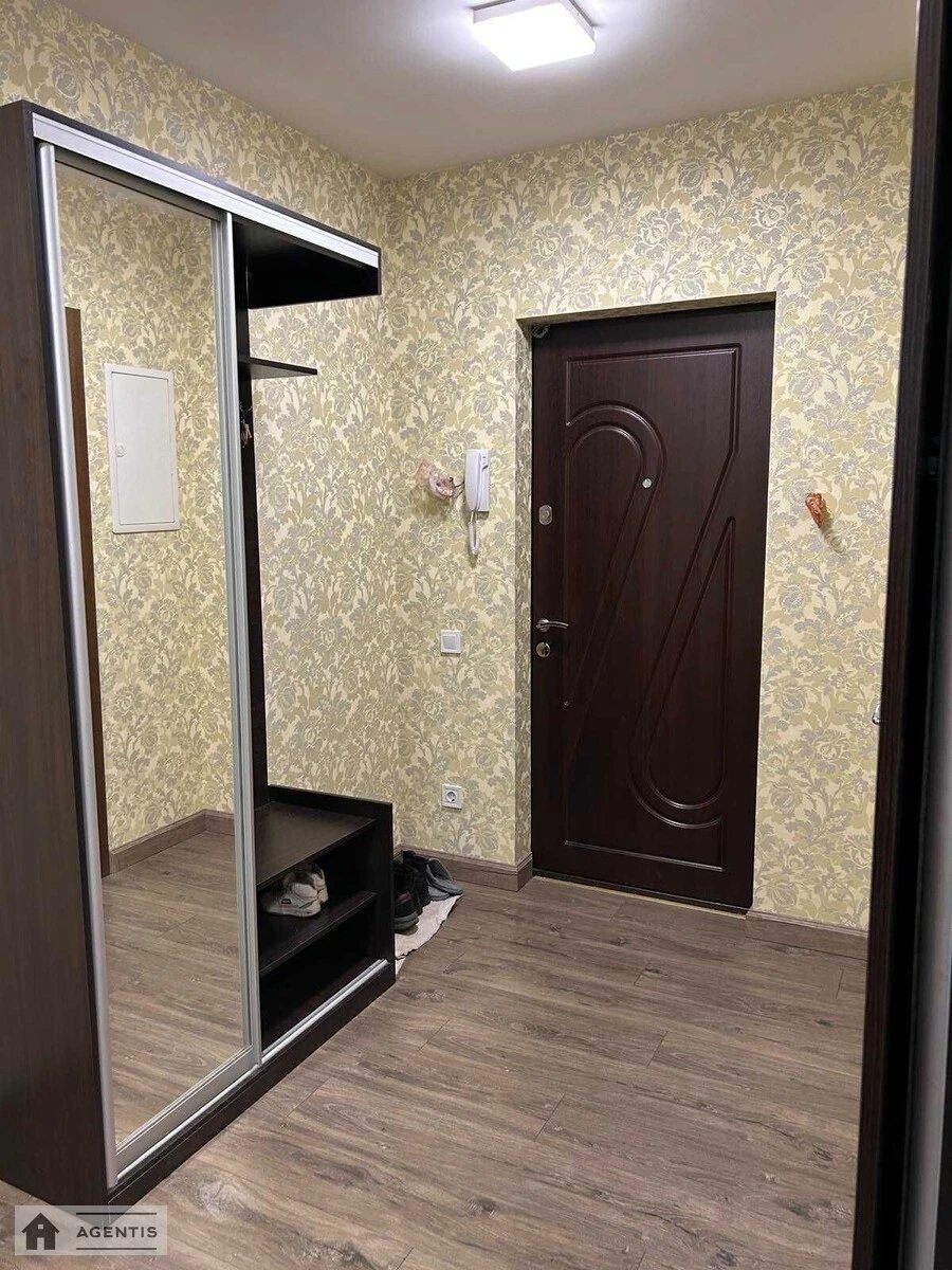 Сдам квартиру 2 комнаты, 64 m², 3 эт./25 этажей. Юлії Здановської вул. (Михайла Ломоносова), Киев. 