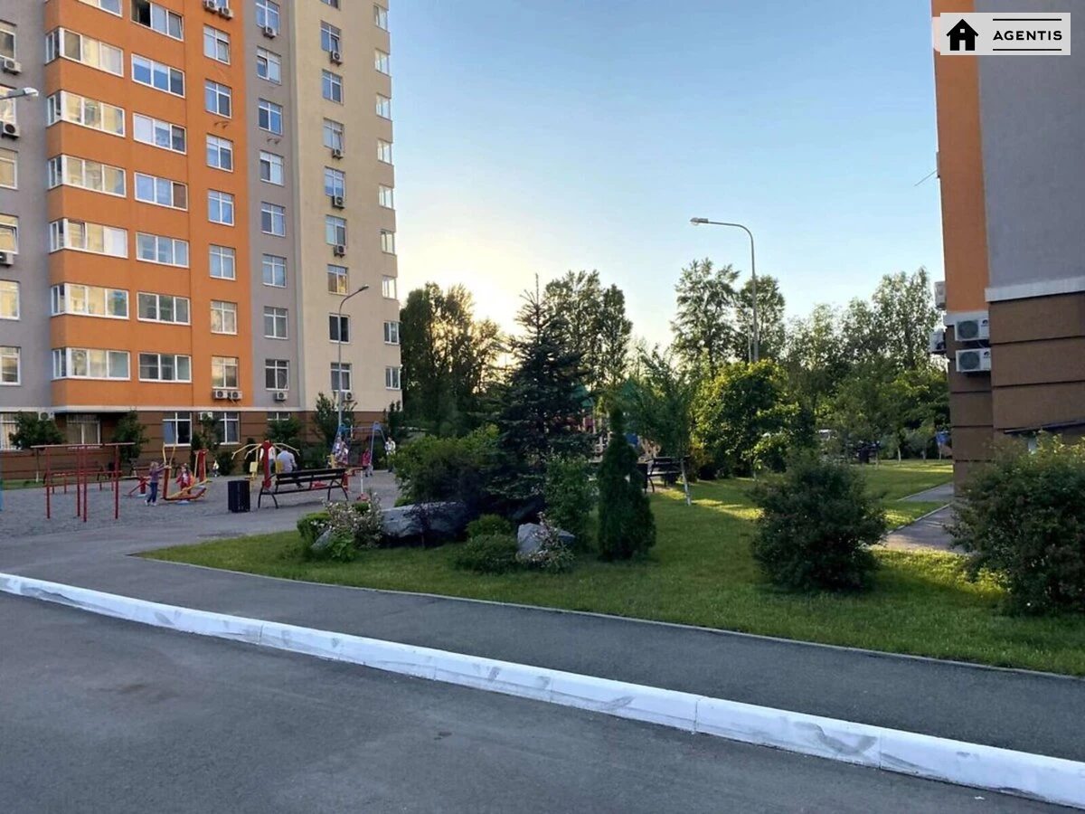 Сдам квартиру 1 комната, 47 m², 13 эт./16 этажей. 46, Любомира Гузара просп. (Космонавта Комарова), Киев. 