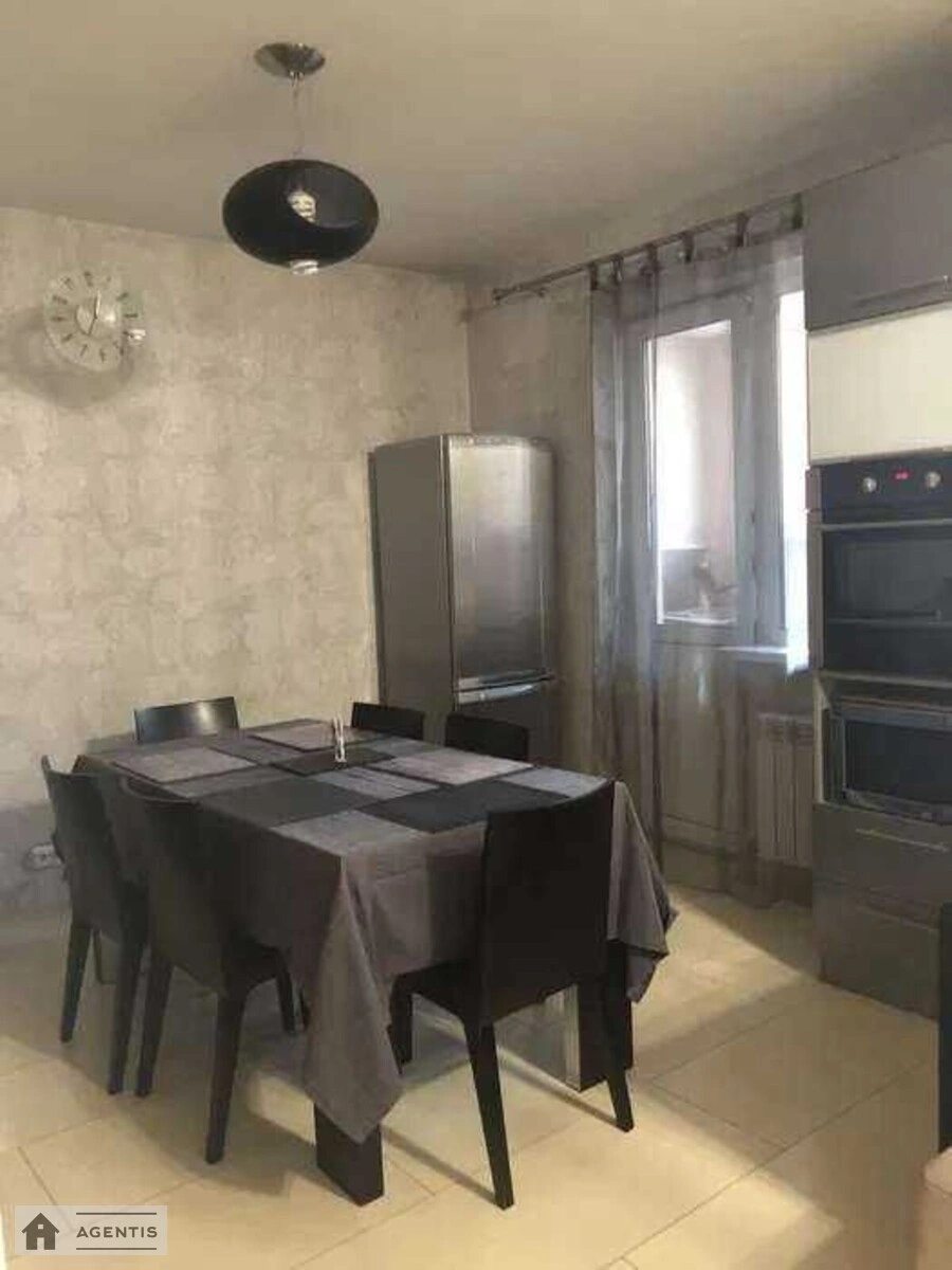 Сдам квартиру 2 комнаты, 51 m², 4 эт./25 этажей. 10, Велика Китаївська вул., Киев. 