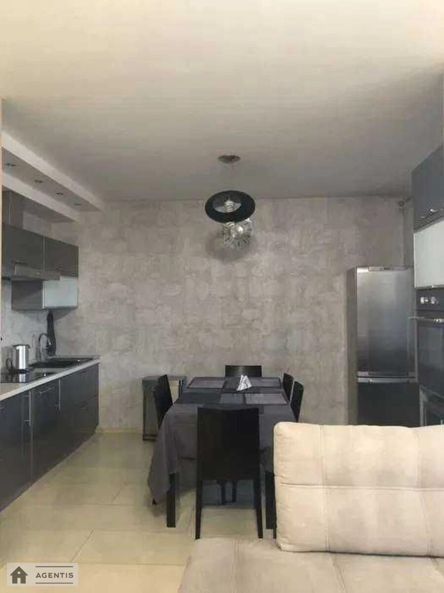 Сдам квартиру 2 комнаты, 51 m², 4 эт./25 этажей. 10, Велика Китаївська вул., Киев. 