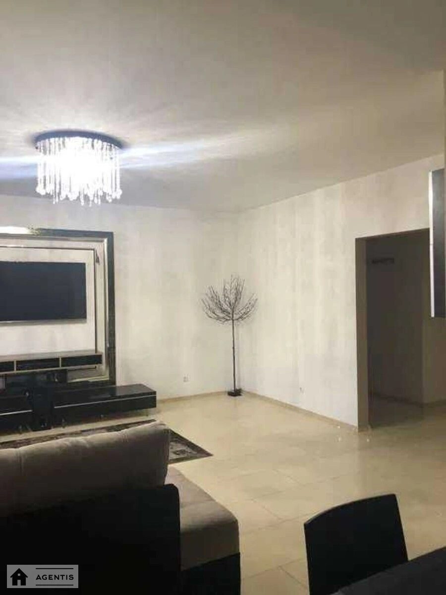 Сдам квартиру 2 комнаты, 51 m², 4 эт./25 этажей. 10, Велика Китаївська вул., Киев. 