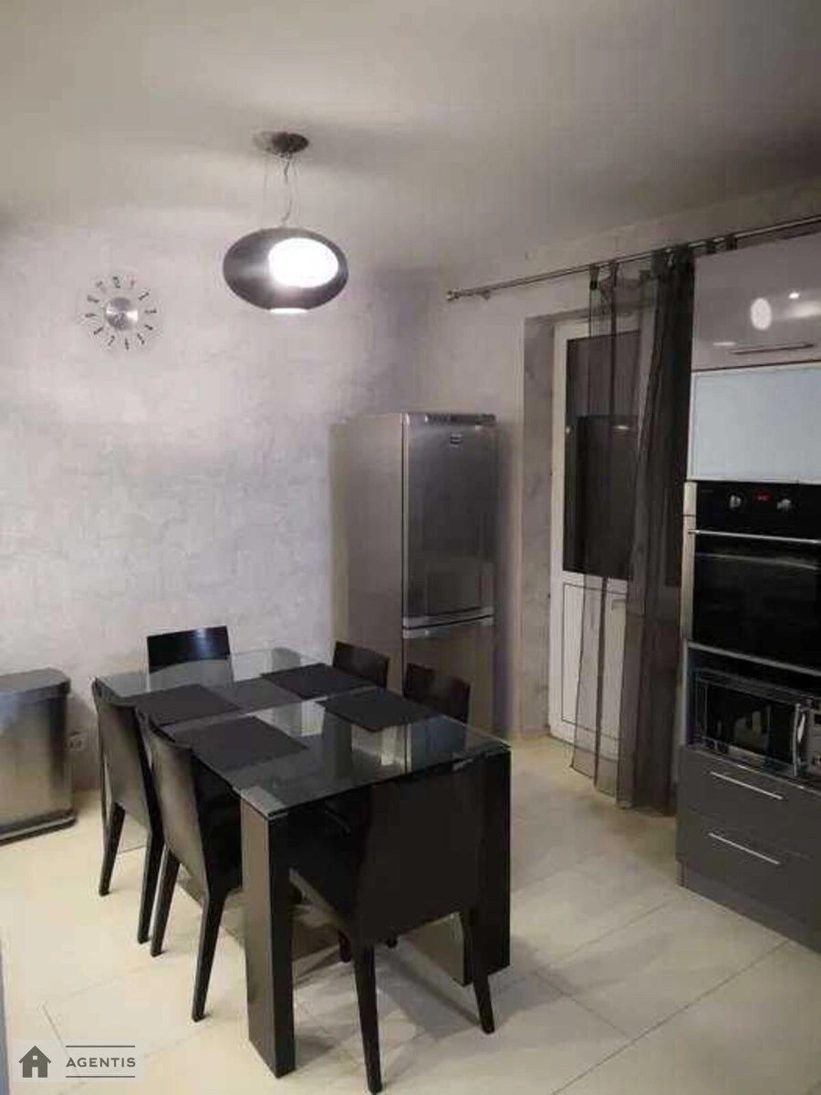 Сдам квартиру 2 комнаты, 51 m², 4 эт./25 этажей. 10, Велика Китаївська вул., Киев. 