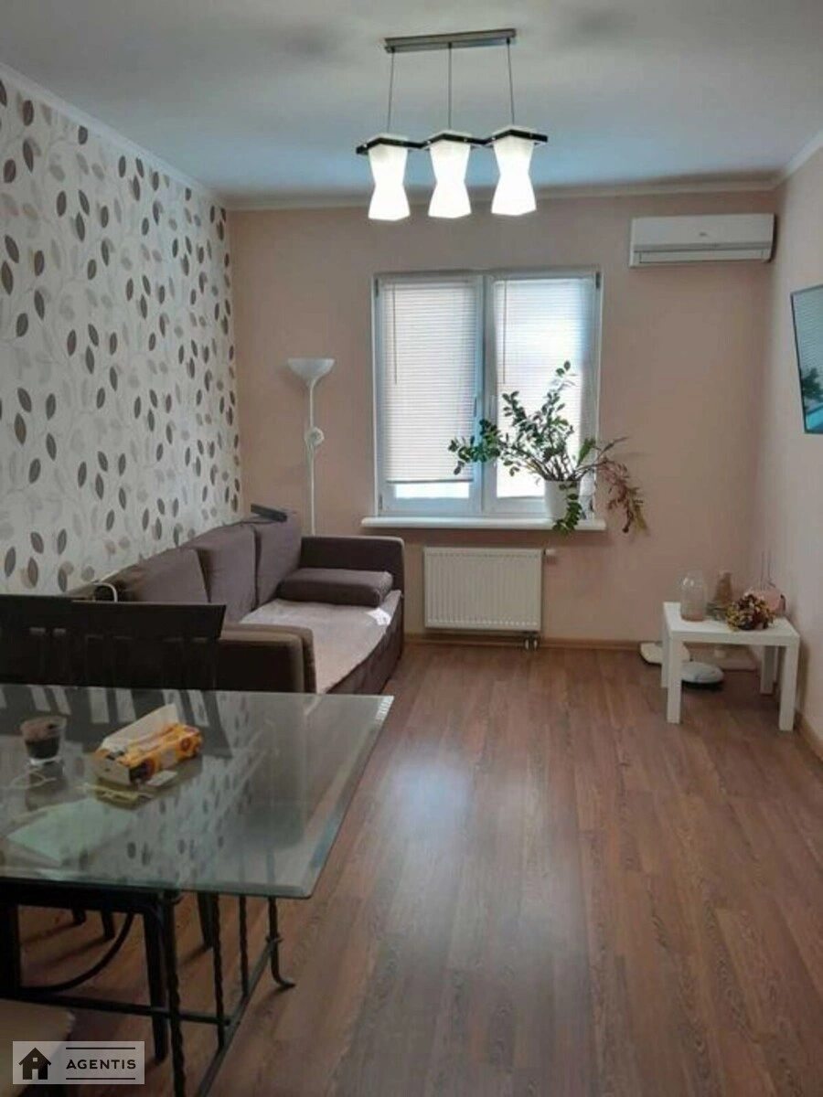 Сдам квартиру 2 комнаты, 76 m², 12 эт./16 этажей. Свободы, Киев. 