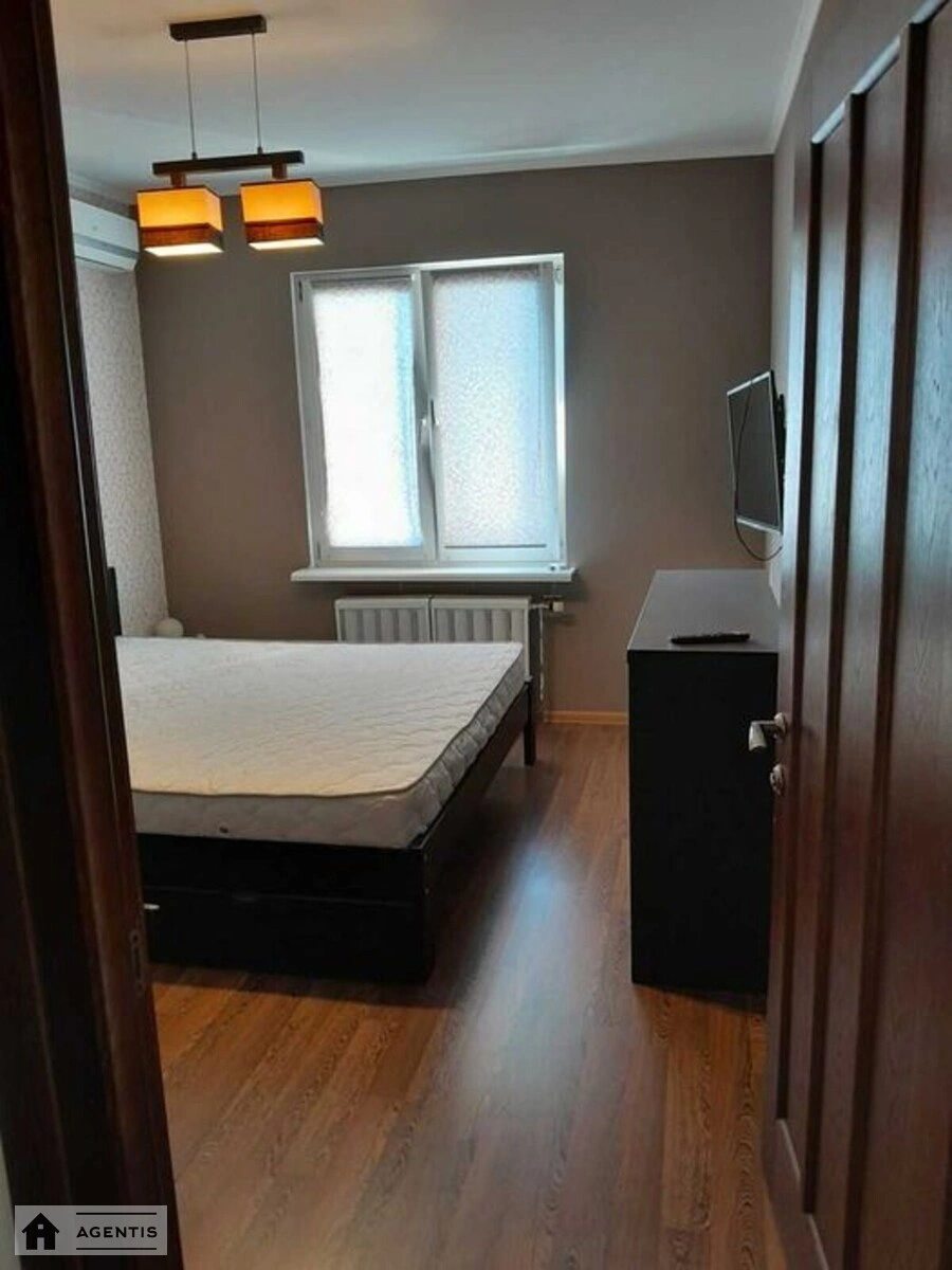 Сдам квартиру 2 комнаты, 76 m², 12 эт./16 этажей. Свободы, Киев. 