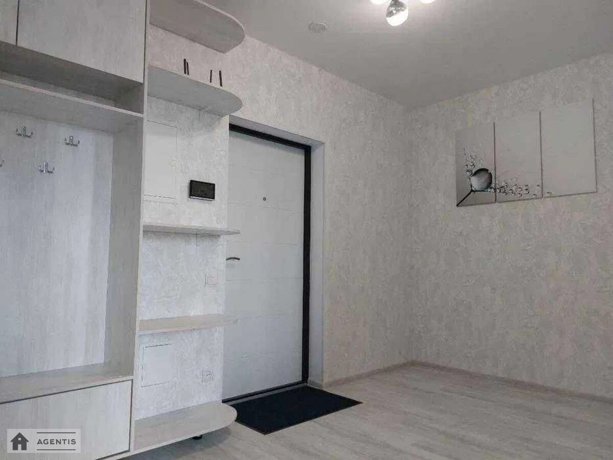 Сдам квартиру 1 комната, 47 m², 2 эт./9 этажей. 1, Генерала Наумова вул., Киев. 