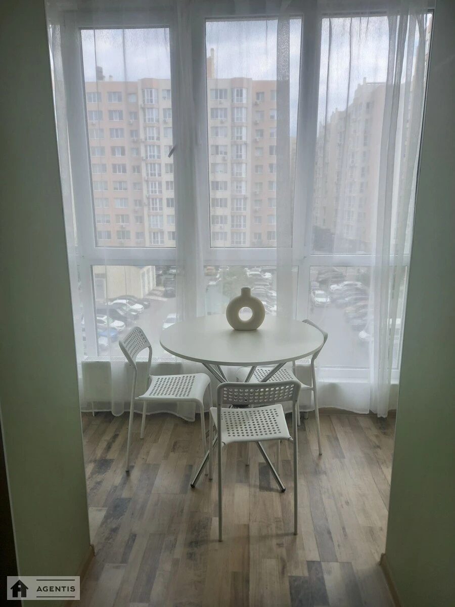 Сдам квартиру 1 комната, 44 m², 4 эт./10 этажей. 126, Соборна вул., Киев. 