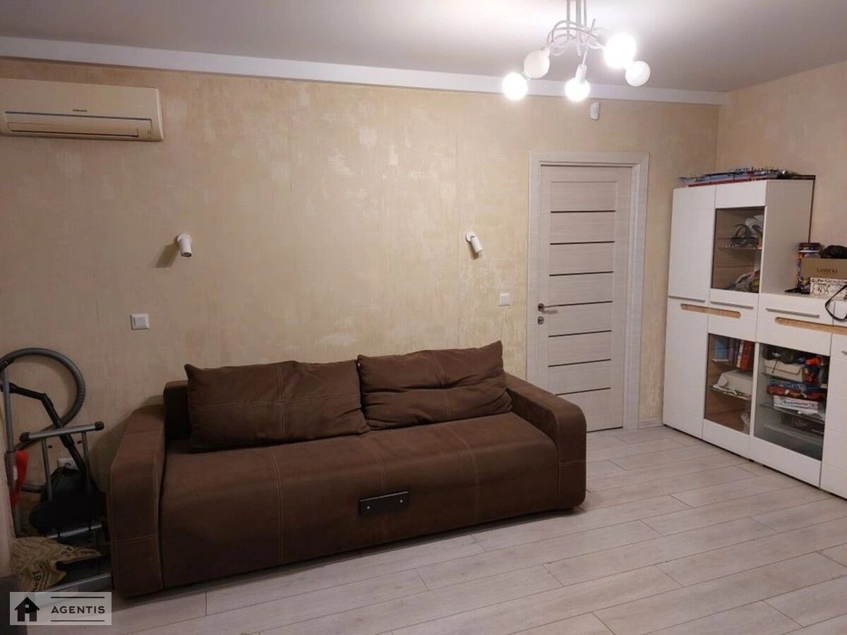 Здам квартиру 2 кімнати, 46 m², 3 пов./5 поверхів. 7, Нивська вул., Київ. 