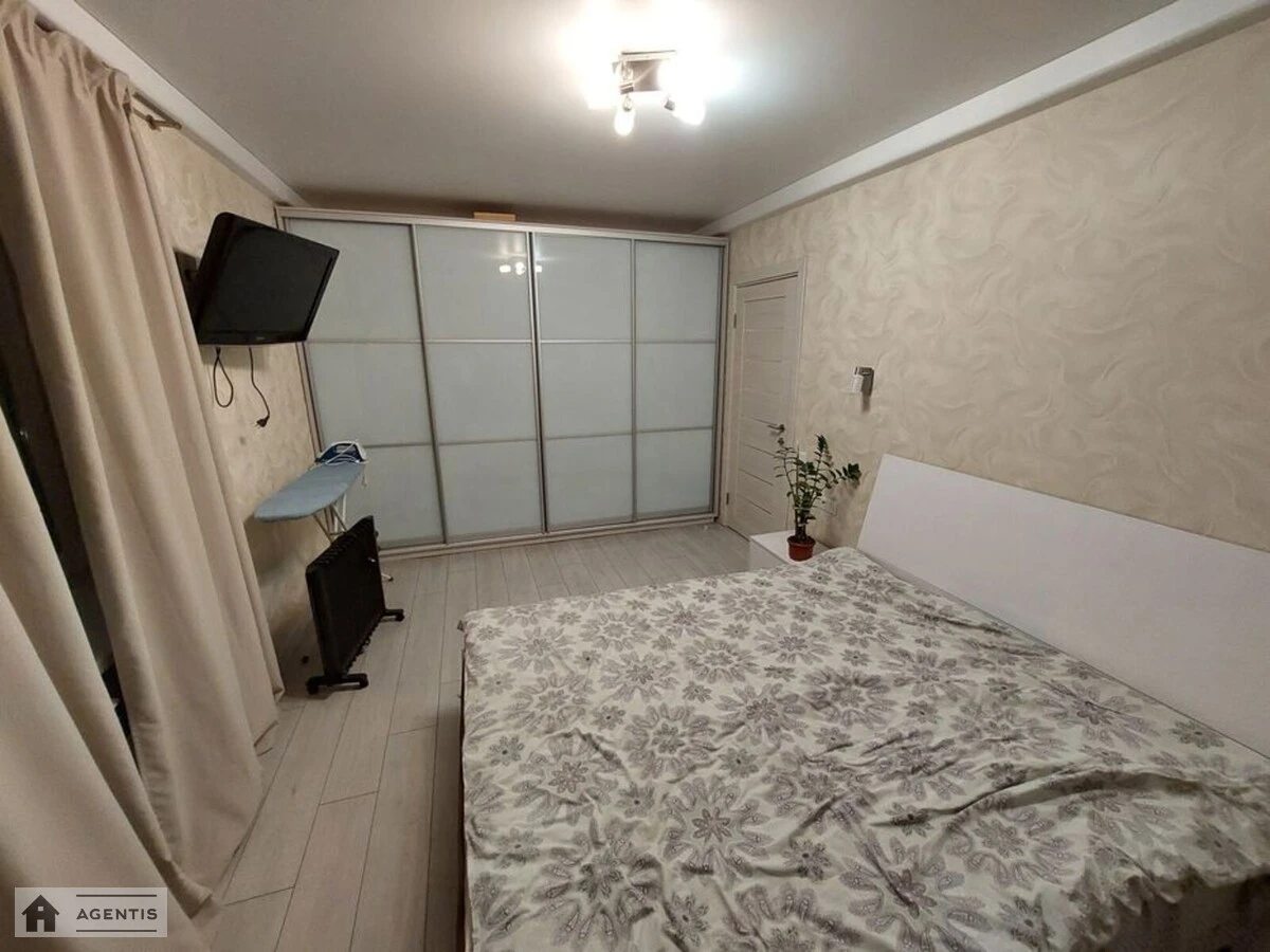 Здам квартиру 2 кімнати, 46 m², 3 пов./5 поверхів. 7, Нивська вул., Київ. 