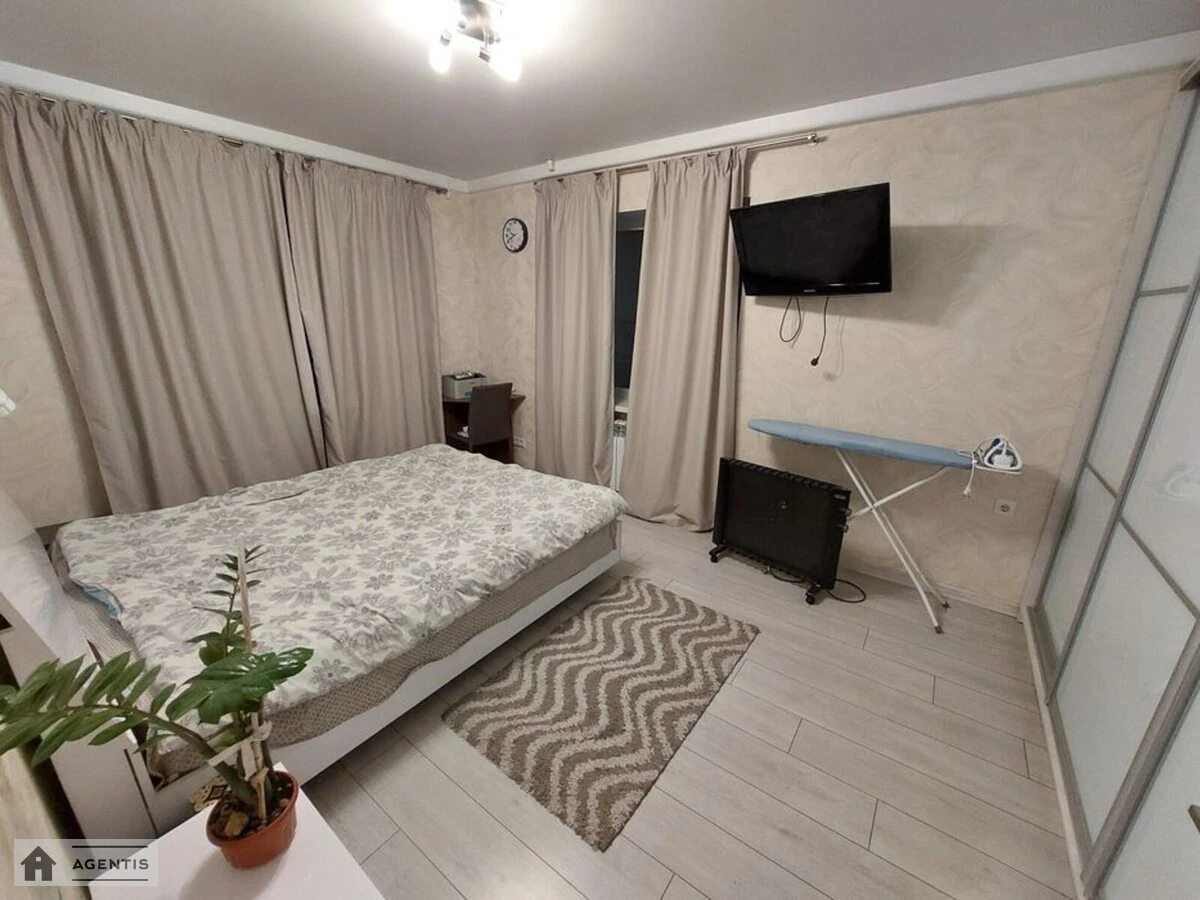 Здам квартиру 2 кімнати, 46 m², 3 пов./5 поверхів. 7, Нивська вул., Київ. 