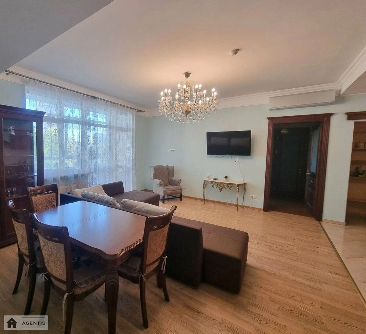 Сдам квартиру 4 комнаты, 156 m², 5 эт./26 этажей. 44, Євгена Коновальця вул. (Щорса), Киев. 