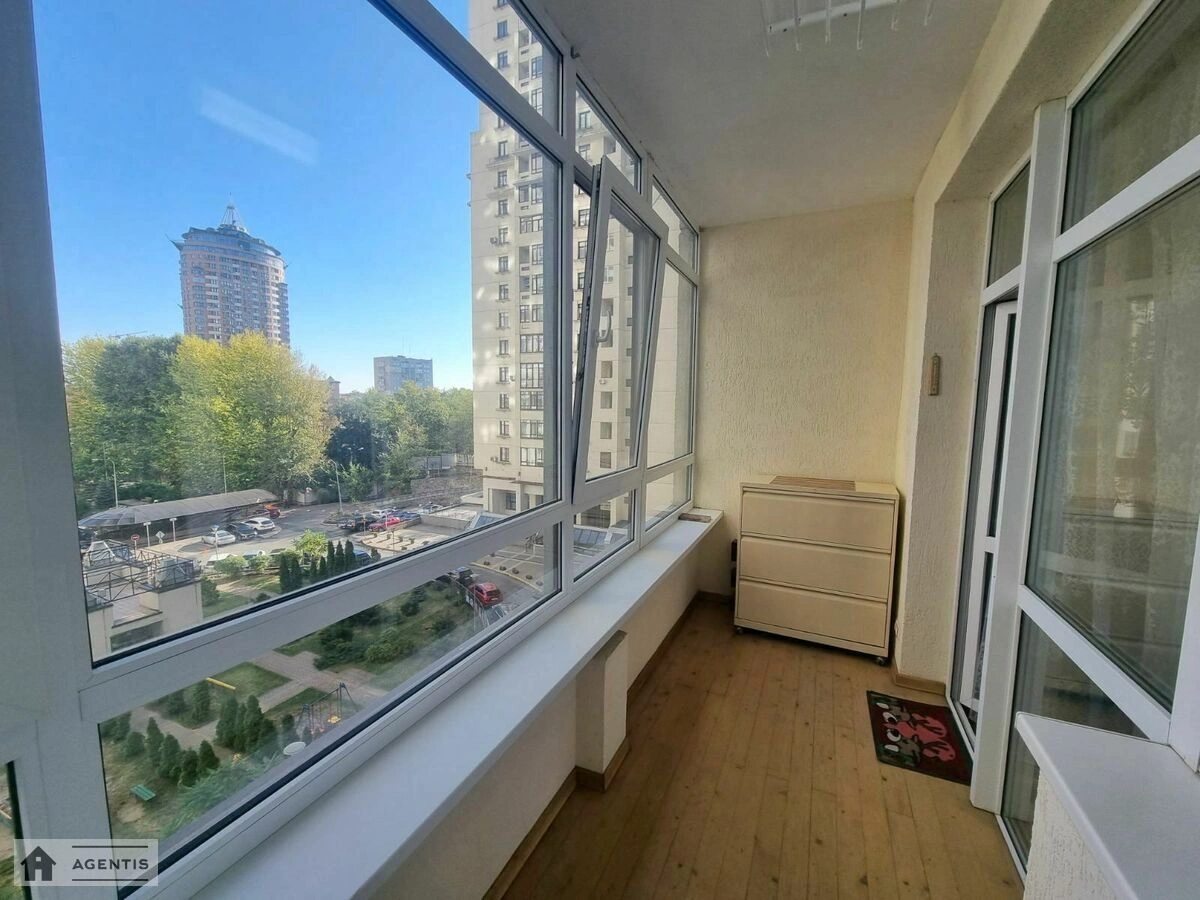 Сдам квартиру 4 комнаты, 156 m², 5 эт./26 этажей. 44, Євгена Коновальця вул. (Щорса), Киев. 