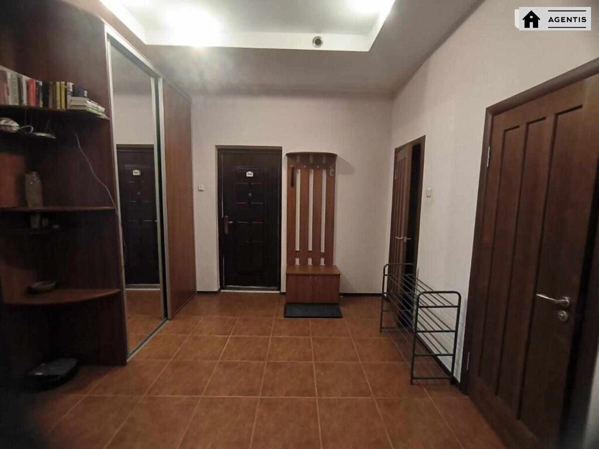 Здам квартиру 2 кімнати, 95 m², 6 пов./17 поверхів. 2, Молдавська 2, Київ. 