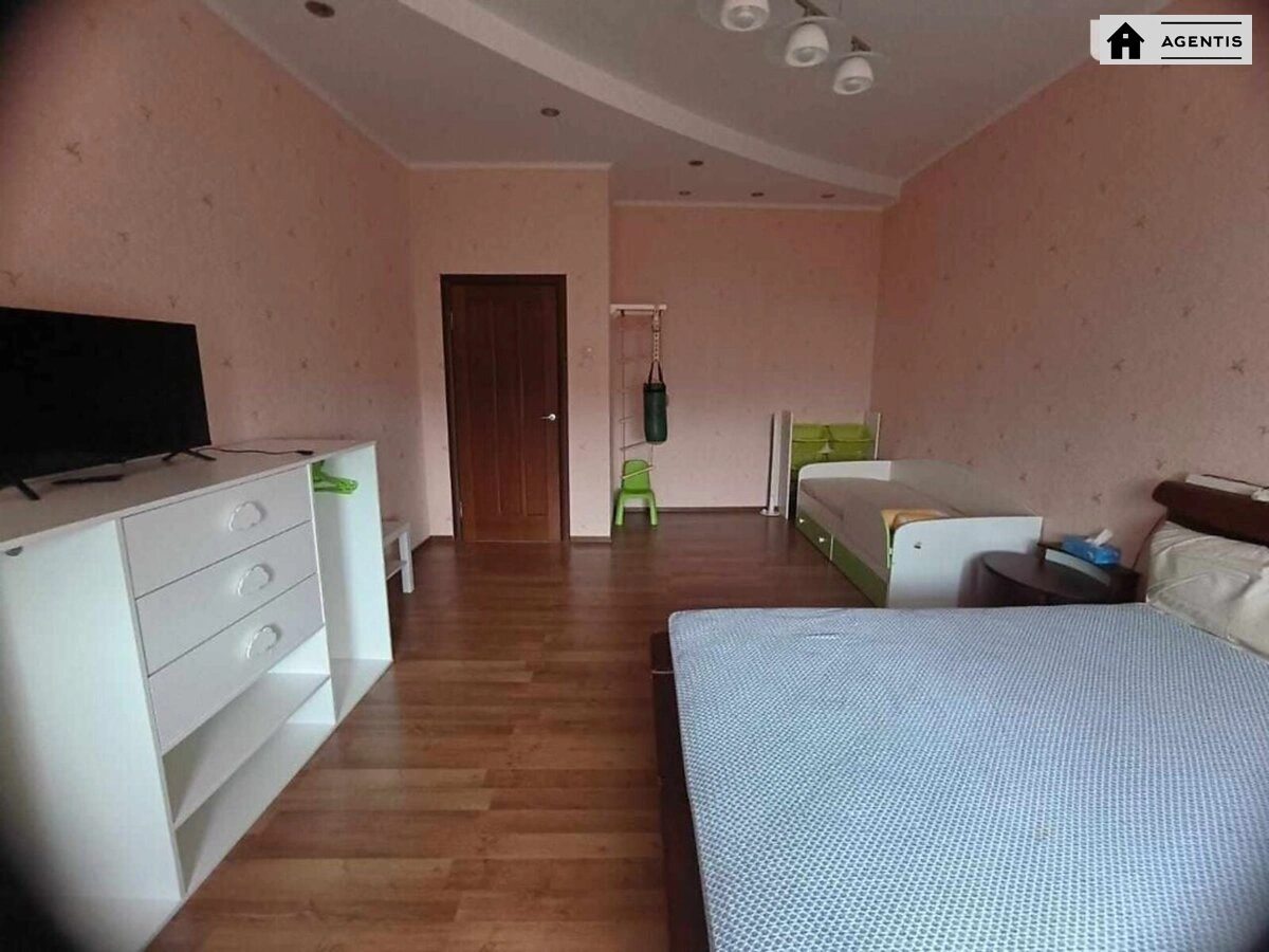 Здам квартиру 2 кімнати, 95 m², 6 пов./17 поверхів. 2, Молдавська 2, Київ. 