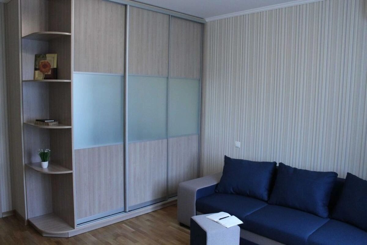 Apartment for rent 2 rooms, 70 m², 3rd fl./24 floors. 9, Akademika Hlushkova prosp., Kyiv. 