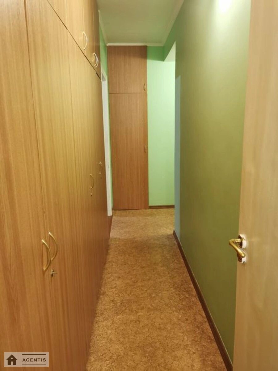 Здам квартиру 3 кімнати, 60 m², 1 пов./5 поверхів. Святошинський район, Київ. 