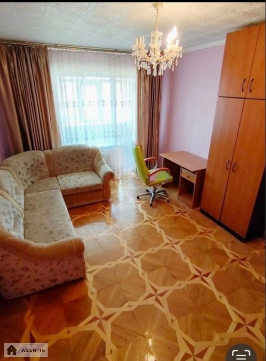 Сдам квартиру 2 комнаты, 60 m², 8 эт./9 этажей. Оболонский район, Киев. 