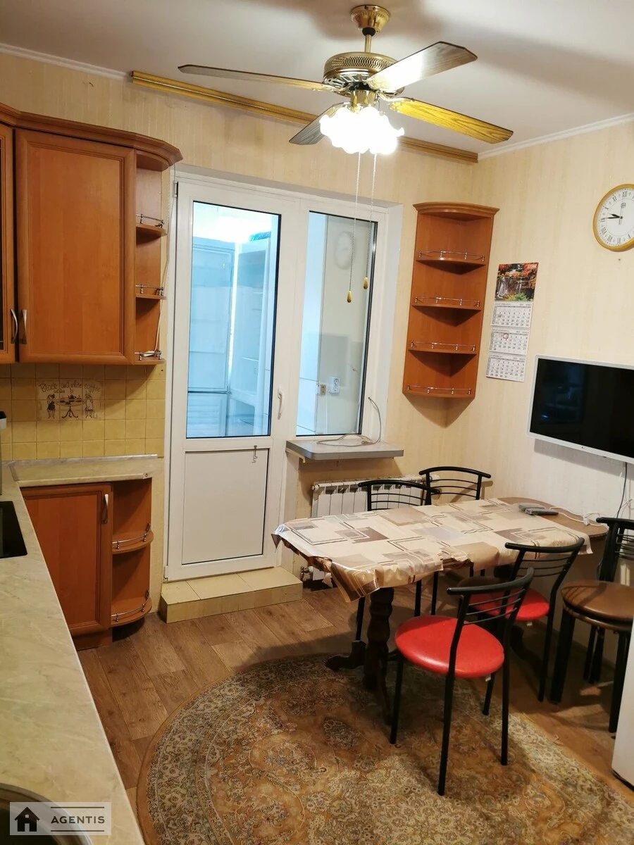 Сдам квартиру 3 комнаты, 80 m², 4 эт./25 этажей. Дарницкий район, Киев. 