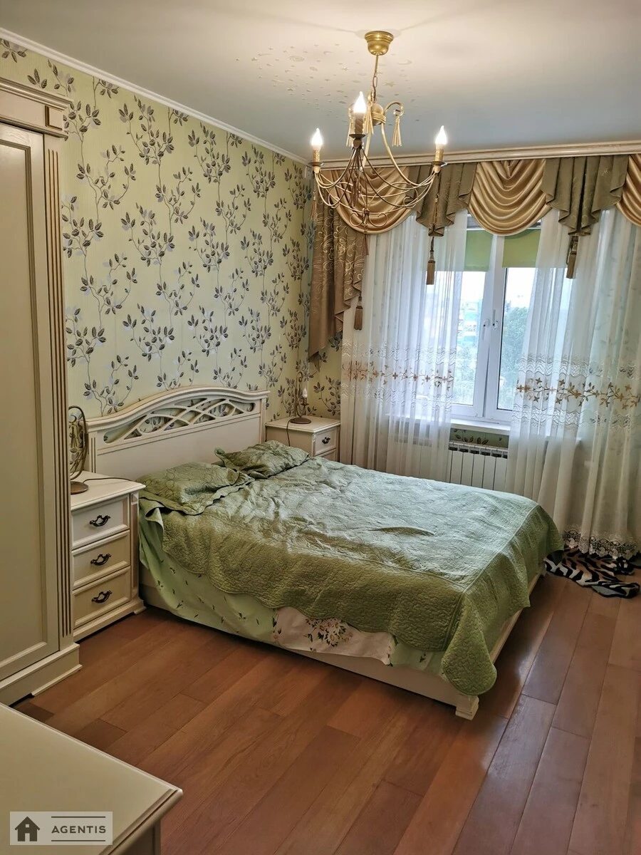 Сдам квартиру 3 комнаты, 80 m², 4 эт./25 этажей. Дарницкий район, Киев. 