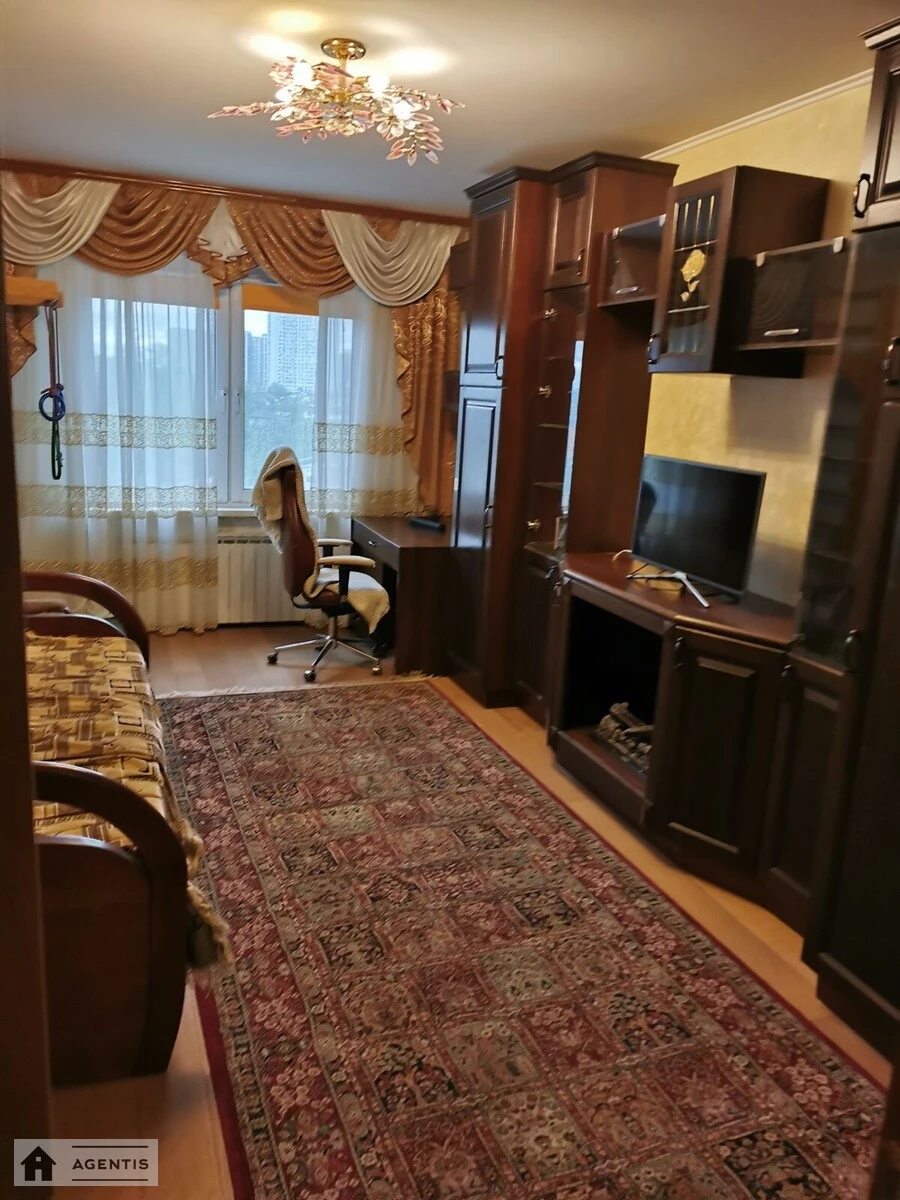 Сдам квартиру 3 комнаты, 80 m², 4 эт./25 этажей. Дарницкий район, Киев. 