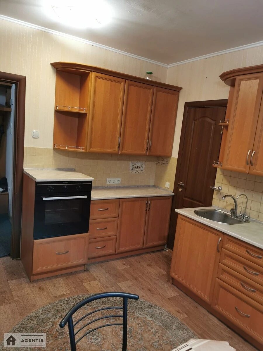 Сдам квартиру 3 комнаты, 80 m², 4 эт./25 этажей. Дарницкий район, Киев. 