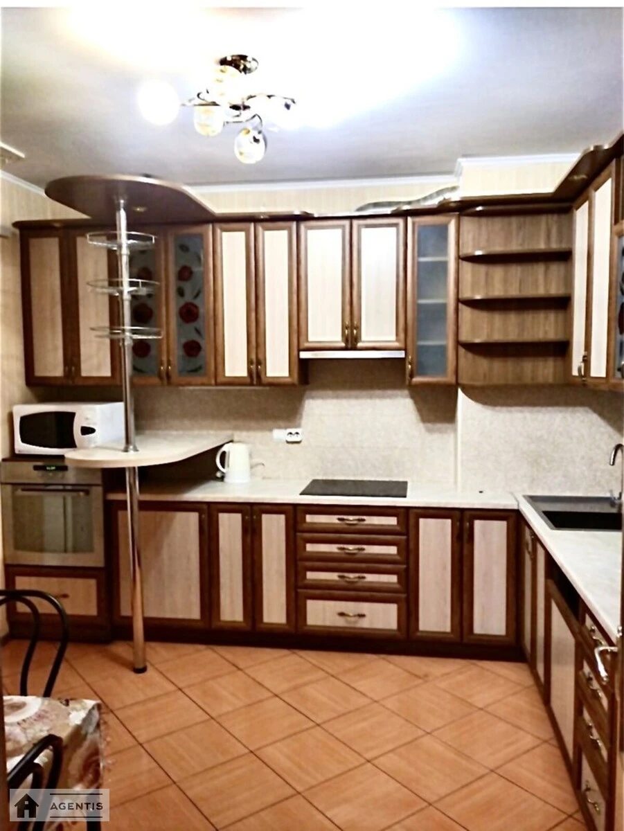 Сдам квартиру 3 комнаты, 94 m², 11 эт./22 этажа. 7, Олевская 7, Киев. 