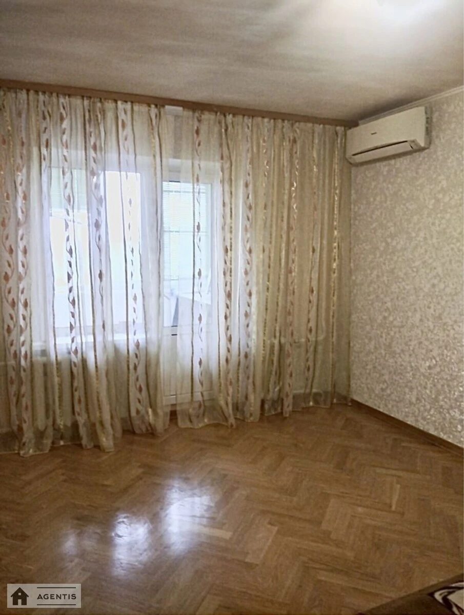 Сдам квартиру 3 комнаты, 94 m², 11 эт./22 этажа. 7, Олевская 7, Киев. 