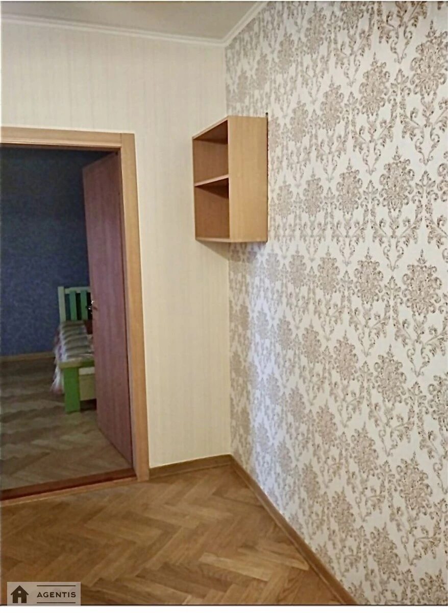 Сдам квартиру 3 комнаты, 94 m², 11 эт./22 этажа. 7, Олевская 7, Киев. 