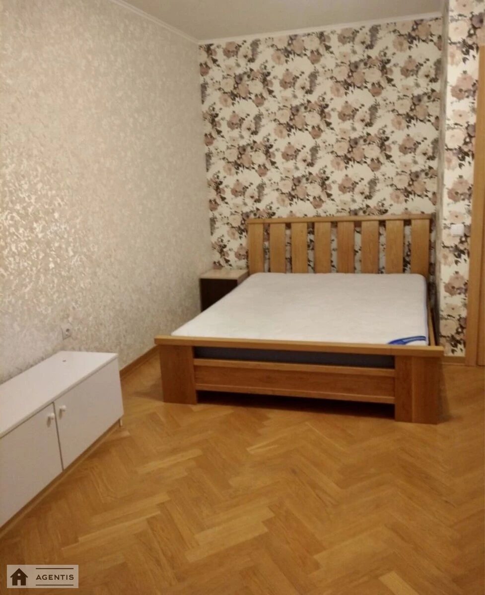 Сдам квартиру 3 комнаты, 94 m², 11 эт./22 этажа. 7, Олевская 7, Киев. 