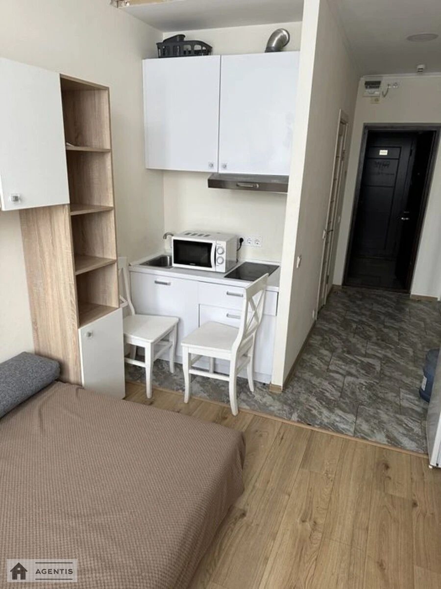 Сдам квартиру 1 комната, 18 m², 10 эт./12 этажей. 41, Машиностроительная 41, Киев. 