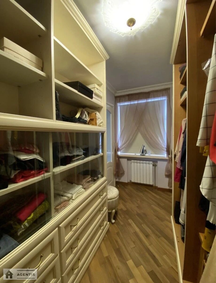 Сдам квартиру 3 комнаты, 108 m², 6 эт./8 этажей. 7, Ярославский 7, Киев. 