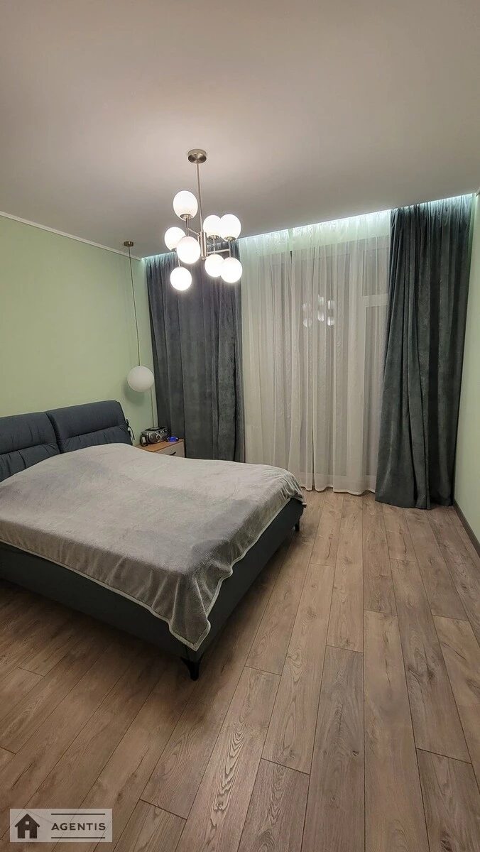 Сдам квартиру 1 комната, 62 m², 6 эт./25 этажей. Василя Тютюнника вул. (Анрі Барбюса), Киев. 