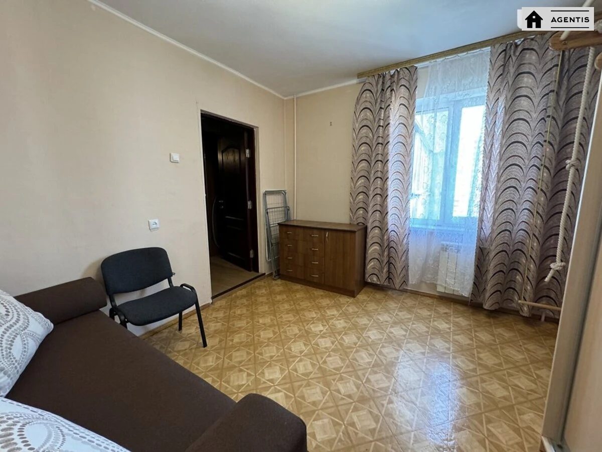 Apartment for rent 3 rooms, 80 m², 8th fl./16 floors. 10, Larysy Rudenko vul., Kyiv. 