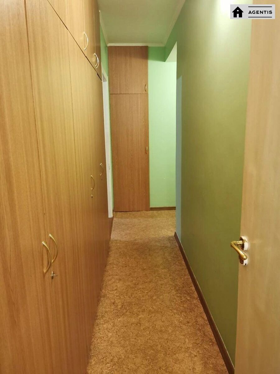 Apartment for rent 3 rooms, 60 m², 1st fl./5 floors. 23, Aviakonstruktorska vul. Henerala Vitruka, Kyiv. 