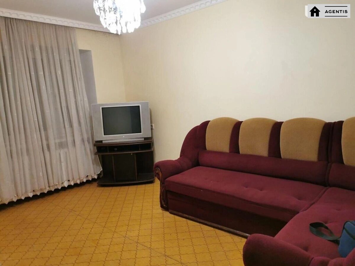 Apartment for rent 3 rooms, 60 m², 1st fl./5 floors. 23, Aviakonstruktorska vul. Henerala Vitruka, Kyiv. 