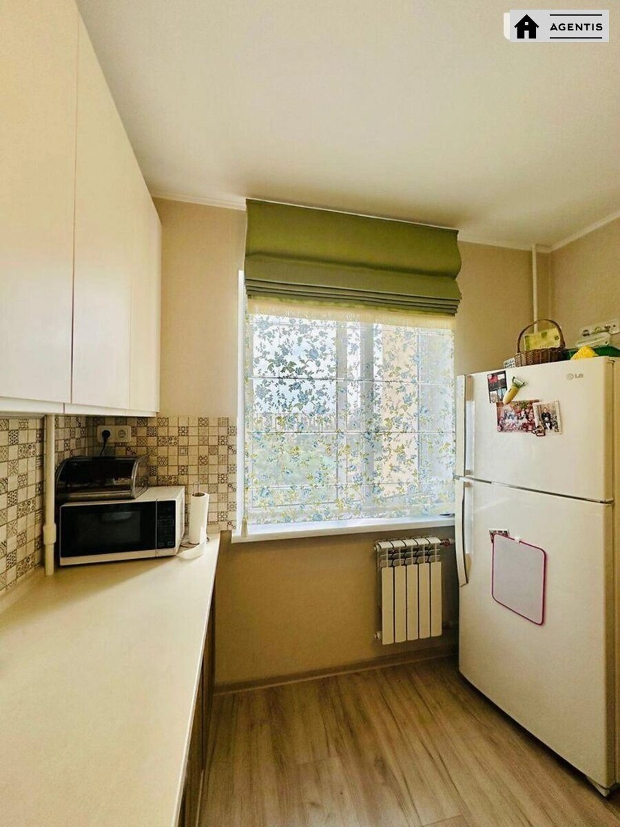 Apartment for rent 3 rooms, 69 m², 6th fl./9 floors. 5, Panteleymona Kulisha vul. Chelyabinska, Kyiv. 