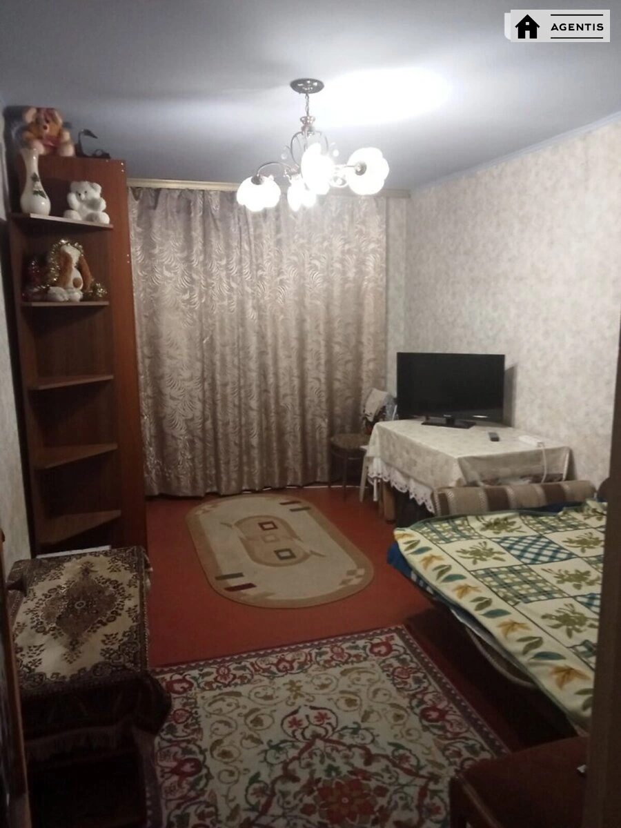 Apartment for rent 3 rooms, 66 m², 1st fl./10 floors. 17, Revutckogo 17, Kyiv. 