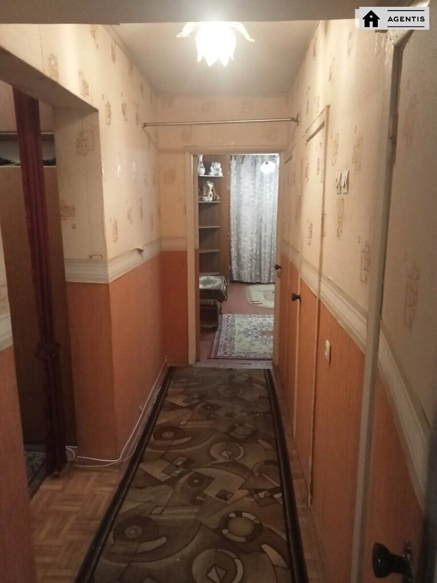 Apartment for rent 3 rooms, 66 m², 1st fl./10 floors. 17, Revutckogo 17, Kyiv. 