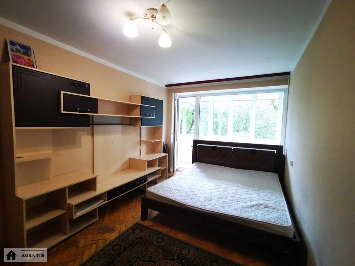 Сдам квартиру 3 комнаты, 98 m², 2 эт./10 этажей. 25, Науки 25, Киев. 