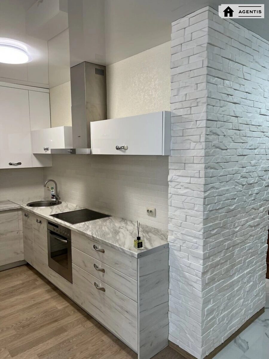 Сдам квартиру 2 комнаты, 55 m², 5 эт./26 этажей. 37, Митрополита Василя Липківського вул. (Урицького), Киев. 