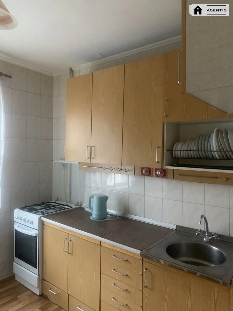 Здам квартиру 2 кімнати, 52 m², 7 пов./10 поверхів. 6, Тростянецька 6, Київ. 