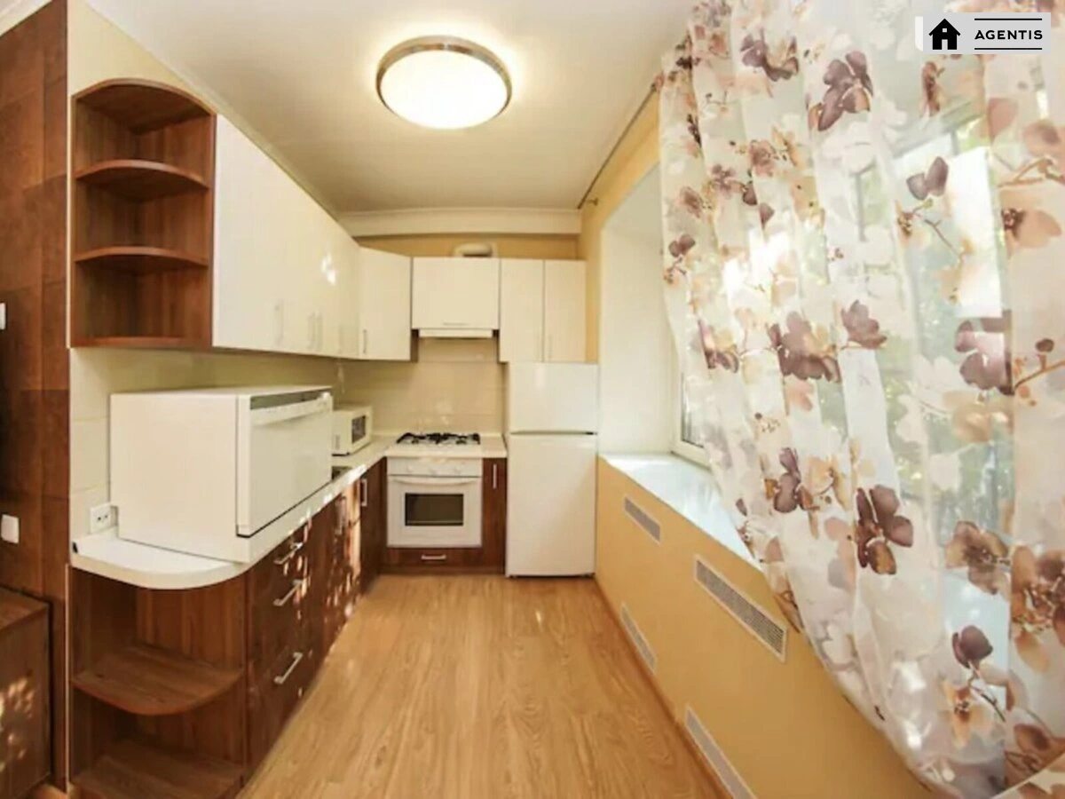 Сдам квартиру 2 комнаты, 45 m², 1 эт./11 этажей. 9, Мечникова 9, Киев. 