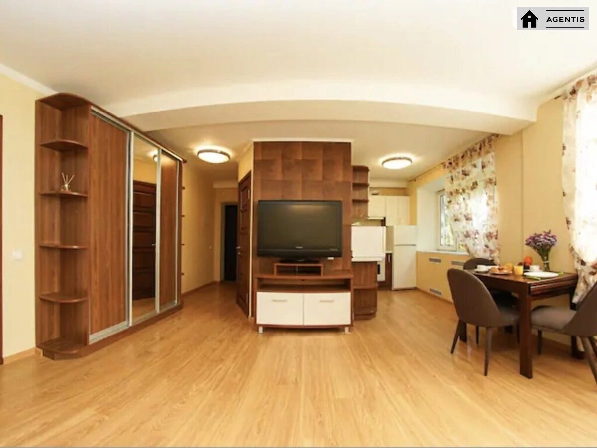 Сдам квартиру 2 комнаты, 45 m², 1 эт./11 этажей. 9, Мечникова 9, Киев. 